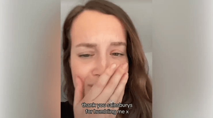 Женщина из Великобритании, вирусное видео, редкая болезнь, гендерпати, день рождения, курьер поздравил, беременность, TikTok, соцсети