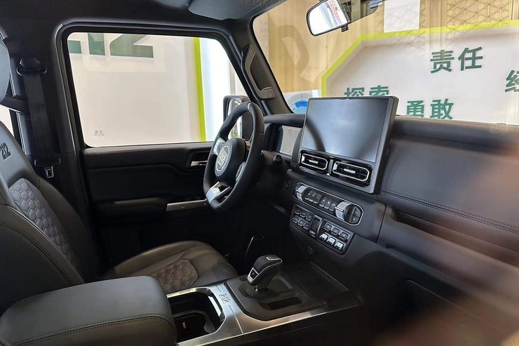 салон BAW BJ212, новый BAW BJ212, китайский внедорожник, китайский внедорожник