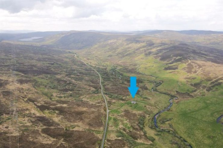 Коттедж в горах, дом в горах, дом посреди поля, мечта интроверта, дом мечты, купить дом в горах, участок в горах, необычное жилье