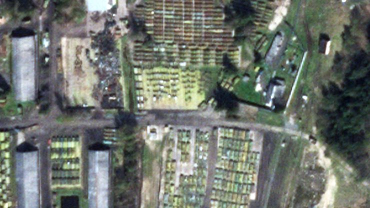 Более сотни буксируемых артиллерийских орудий. Среди прочего, возможно, и 152-миллиметровые гаубицы.