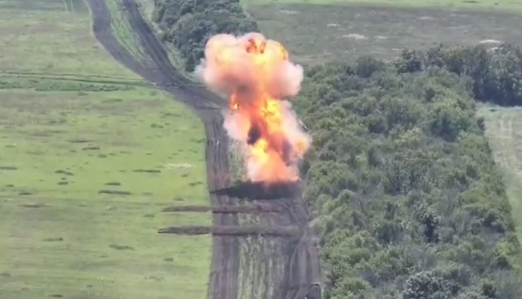 Взрыв, танк, ВС РФ