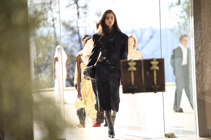 Дева Кассель