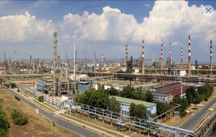 фото заводу Лукойл Нафтохім Бургас
