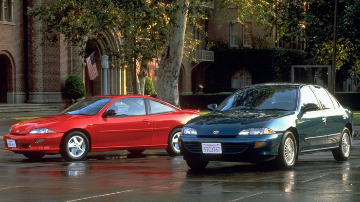 У Японії продавалися седани та купе Cavalier