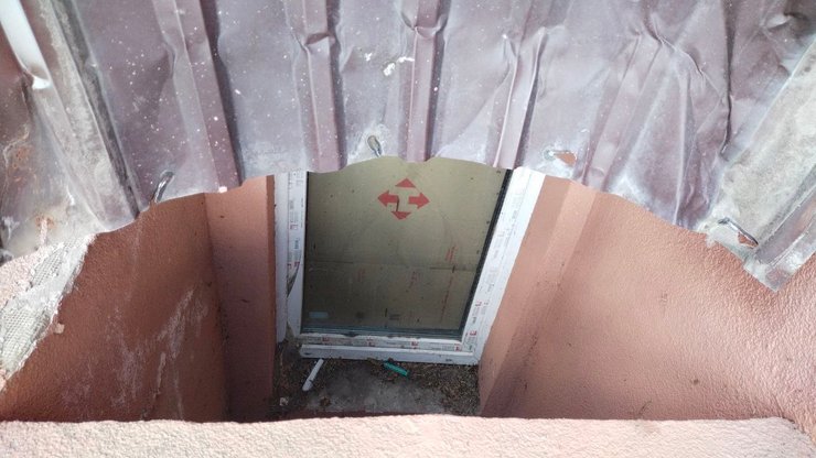 Падіння, вікно, жінка