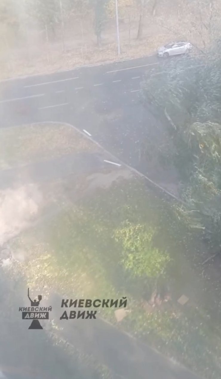 Инцидент в Киеве, Киев, 4 ноября, обшивка балкона, Киев, 4 ноября