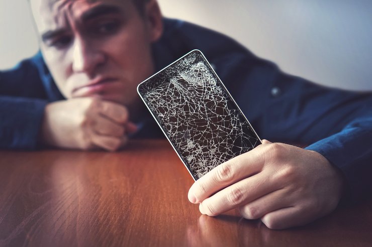 розбитий екран смартфона