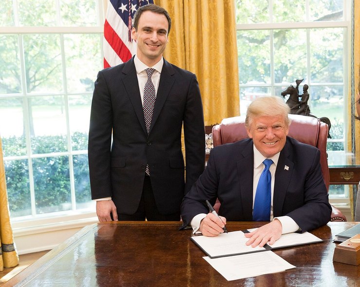 майкл крациос, дональд трамп