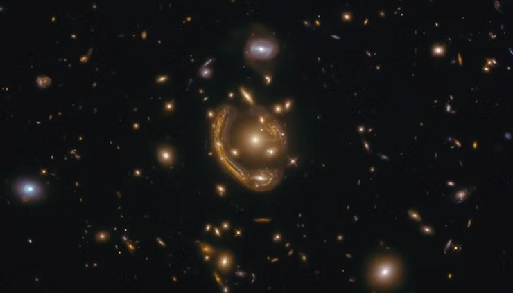 галактика, скопление галактик, гравитационное линзирование, черная дыра