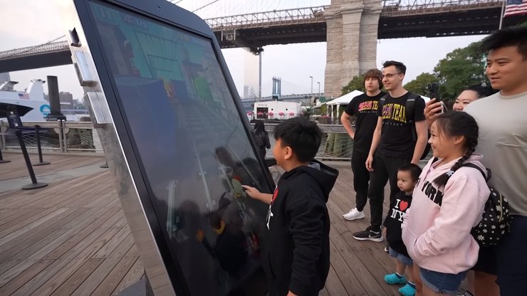 iPhone, Мэтью Бим