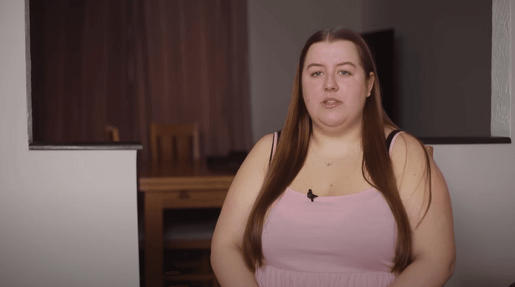 Жінка з алергією на воду, рідкісне захворювання, печіння на шкірі, викликає свербіж, похід у душ, рідкісна алергія, струмінь води, температура води