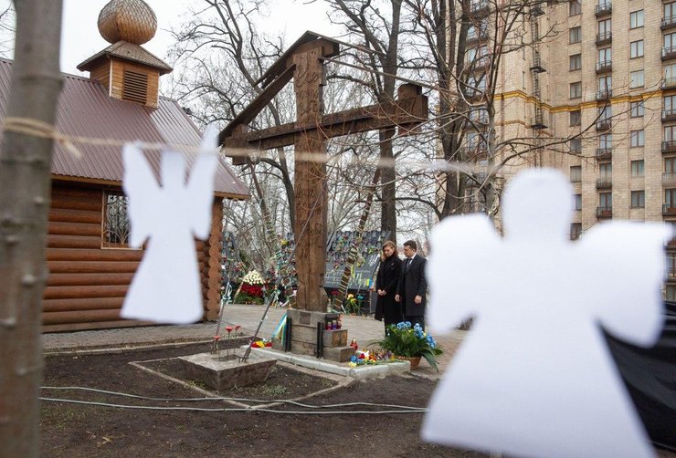 Зеленский и первая леди почтили память Небесной Сотни, г. Киев