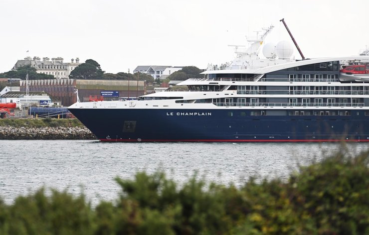 Яхта в городе Фалмут