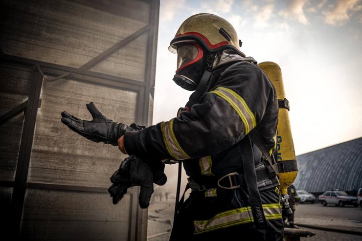 Спасатели на месте обстрелов в Одессе