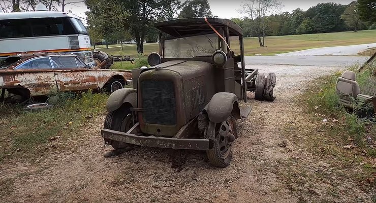 Ретро, ретро-авто, занедбані авто, GMC, вантажівки