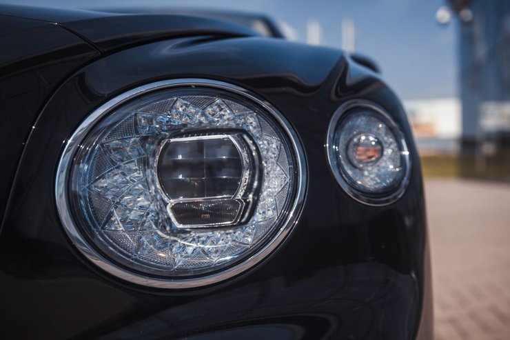 вид спереди, фара, новый бентли, фото, bentley flying spur, тест-драйв