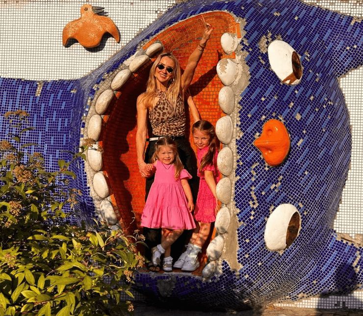 Дружина Сергія Притули з доньками