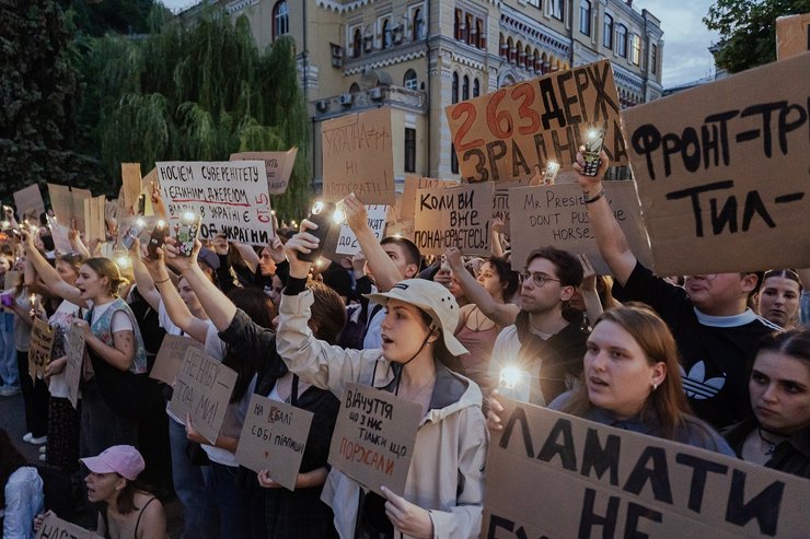 "Майдан картонок" стал первым предупреждением Зеленскому
