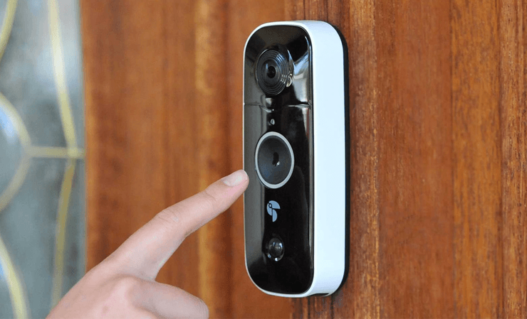 Дверной замок с камерой, умный дверной звонок, сосед следит за женщиной, конфликт соседей, сосед использует камеру дверного звонка, заметила слежку,