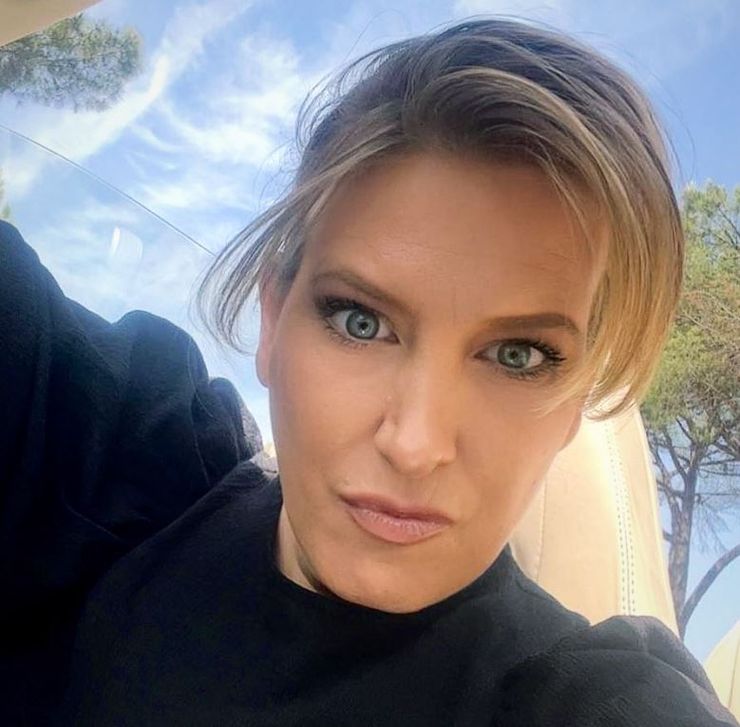 Сандра Николь Мартинес годами выдавала себя за императрицу, монархи, элита общества, самозванка