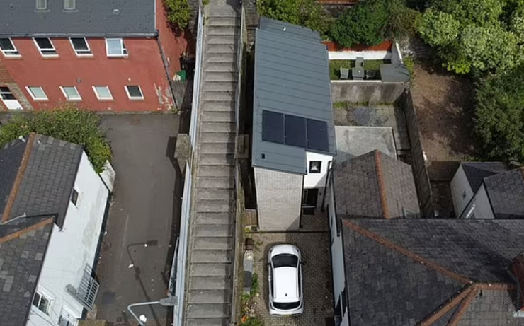 Самый тонкий дом в Великобритании, жилье, недвижимость, интересные дома, как живут люди в крошечных помещениях