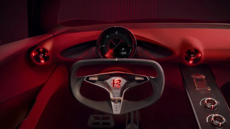 Интерьер концепт-кара Alfa Romeo Cuorerosso: спортивный руль-штурвал с логотипом, круглая цифровая приборная панель и красная подсветка салона