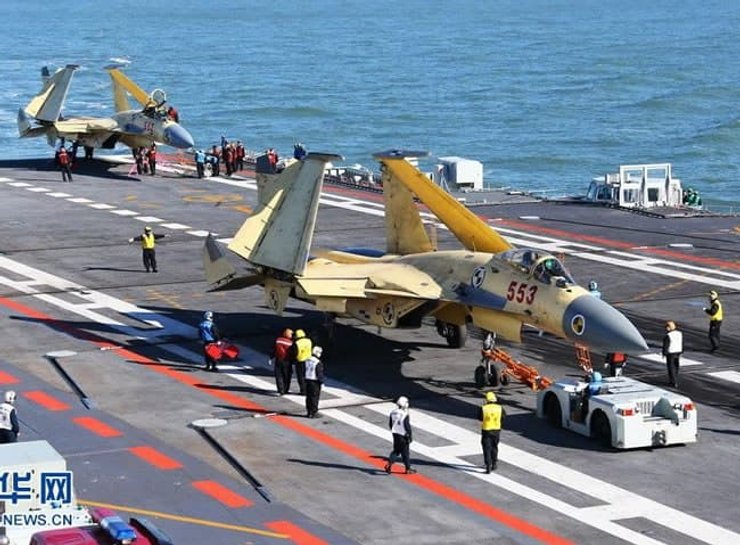 J-15 на палубе авианосца
