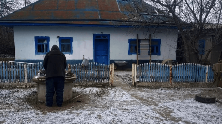 Дом в деревне, требующий ремонта