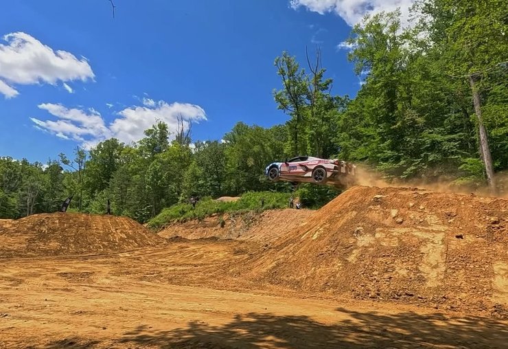 стрибок авто з трампліну, Chevrolet Corvette, Тревіс Пастрана