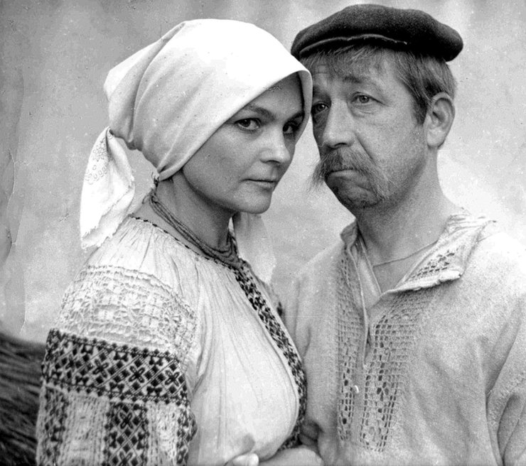 Кадр из фильма 1979 года "Вавилон XX". Прися (Таисия Литвиненко) и Явтушок (Борислав Брондуков).