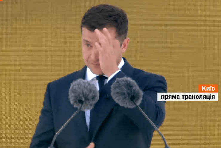 зеленский на параде, зеленский плачет