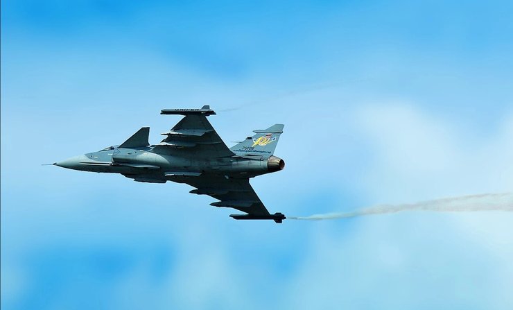 Полет истребителя JAS 39