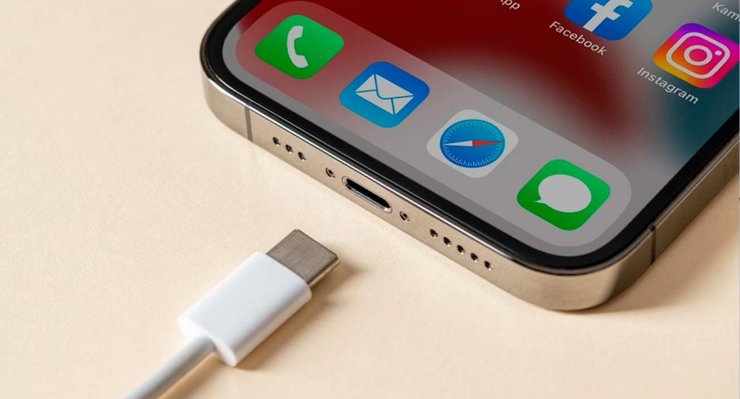 iPhone и кабель