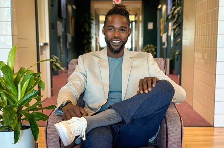 Чтение книг, как научиться читать, мотивационный лидер, видео, TikTok, блогер, курьезы, США