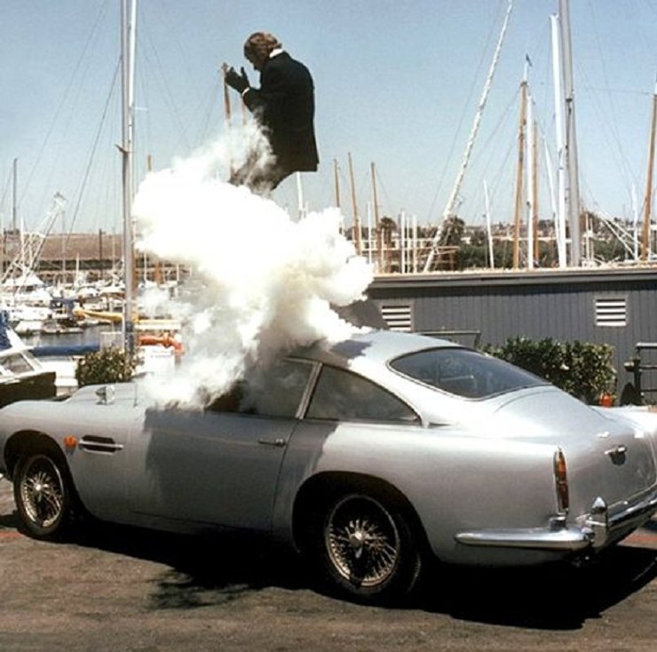 крісло катапультоване, крісло-катапульта, катапультоване крісло в авто, Джеймс Бонд, катапультоване сидіння