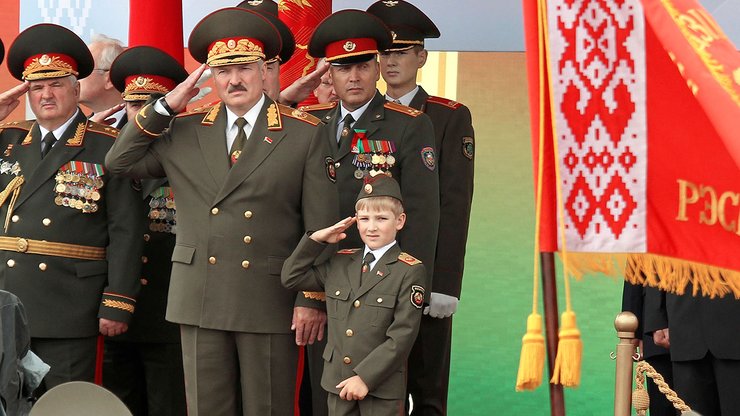 Лукашенко, военная форма