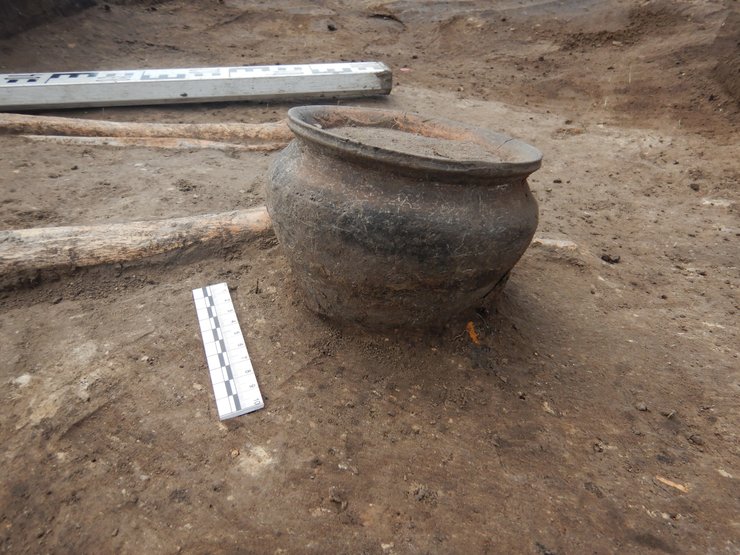 Археологічні розкопки в Україні, Київська Русь, Археологічний комплекс «Острів–Сухоліси», Поховання, Історія, Середньовічні поховання, Релігійні обряди в археології, Давньоруське городище, Археологічні дослідження у Київській області