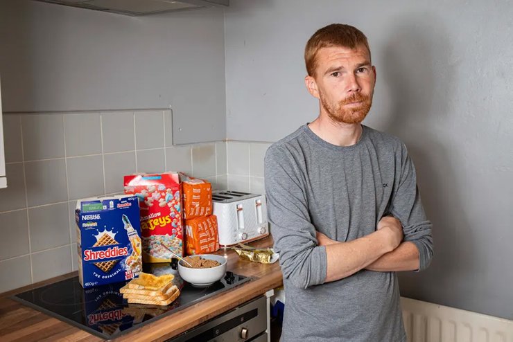 Рацион без овощей и фруктов, мужчина 35 лет ел только три продукта, в частности хлеб и сухие завтраки, все подробности невероятной истории