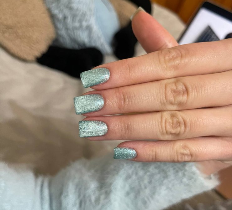 Маникюр в стиле "кошачий глаз"