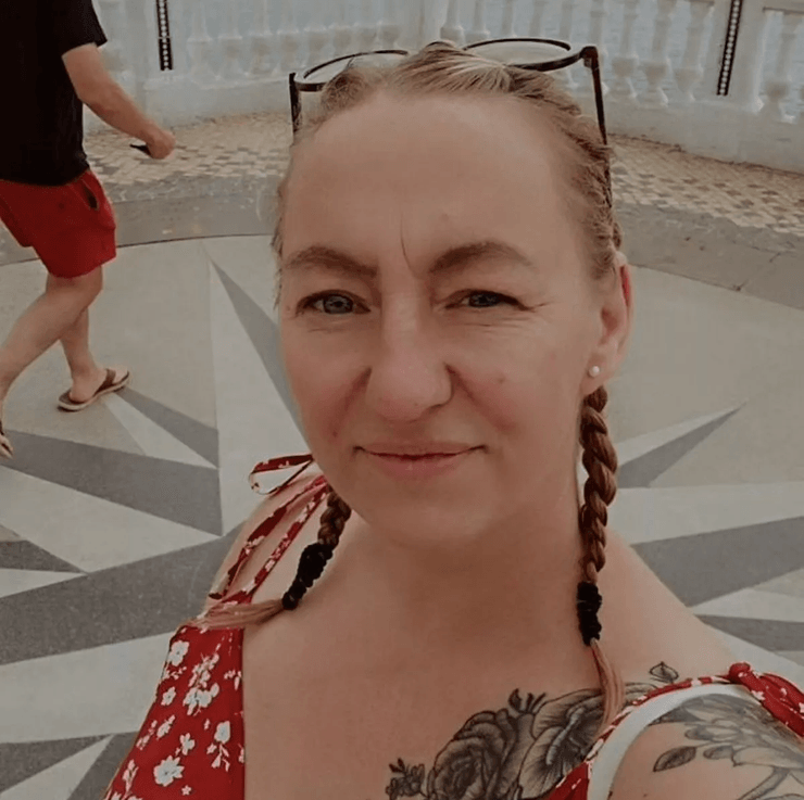 Мешканка села в Англії, павич, що втік, не може спати через птаха,