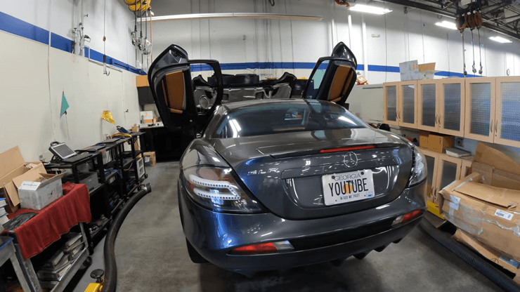 Бывший Mercedes SLR McLaren Пэрис Хилтон прибыл на первое техобслуживание после смены владельца