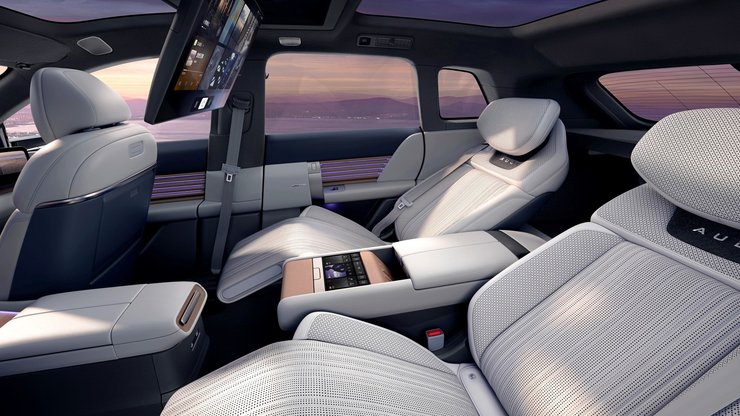 Салон Audi E7X