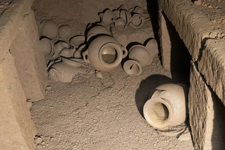 у гробниці етрусків археологи виявили різноманітні артефакти