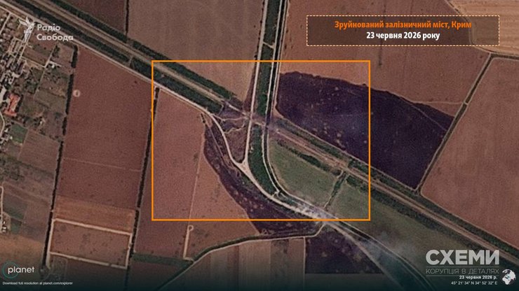 Зруйнований міст у Криму з супутника Зруйнований міст у Криму з супутника
