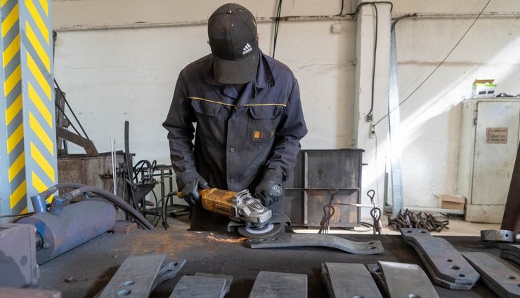 Программы коротких оплачиваемых стажировок для учеников 9-10 классов могут изменить картину с профессиональным образованием