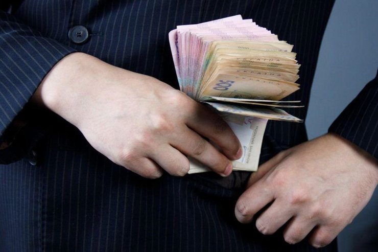 Посадовий оклад держслужбовця категорії В3 складає менше 6 тис. грн