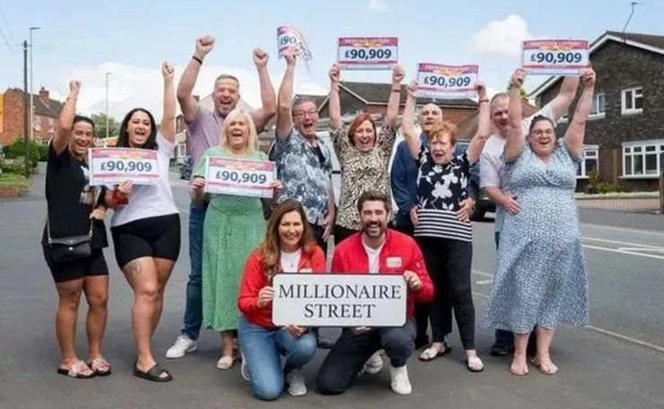 Победители лотереи, лотерея, приз, деньги, выиграл в лотерею, сорвал джекпот, помолился бабочке, покойная приемная мать, почтовая лотерея