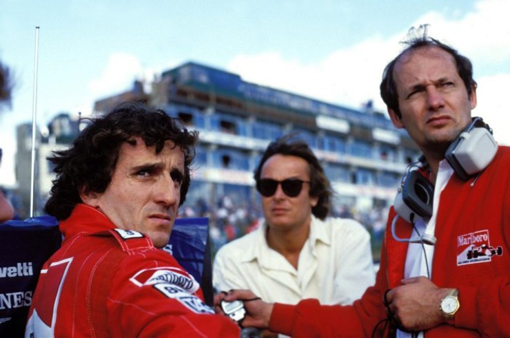 Слева направо: Ален Прост, Мансур Оджей и Рон Деннис