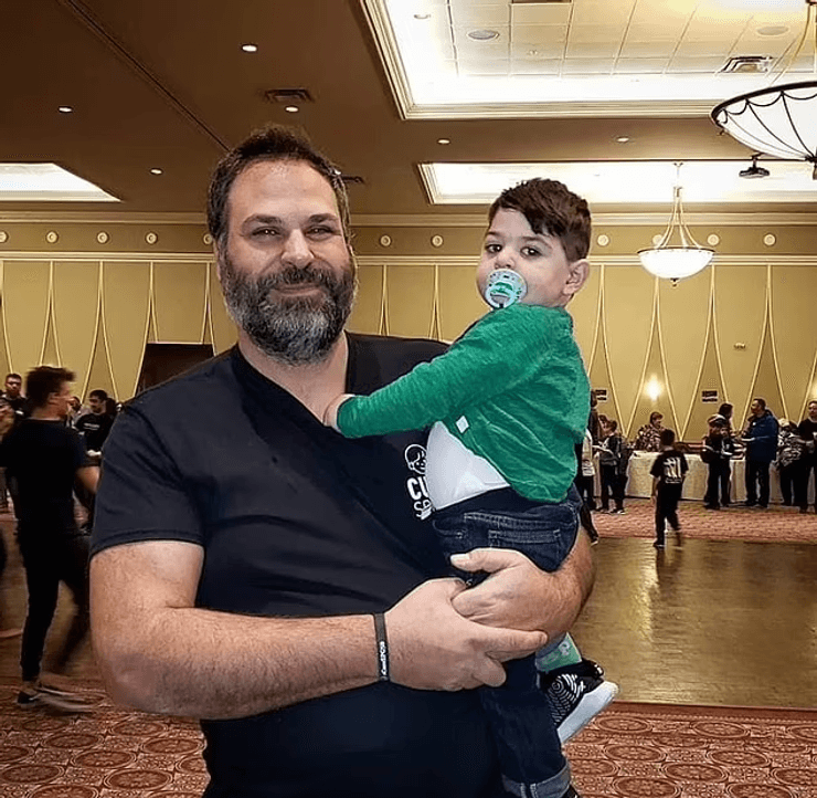 Ребенок с редким заболеванием, неврологическое расстройство, редкое заболевание, отец создал лекарство для сына, страшный диагноз