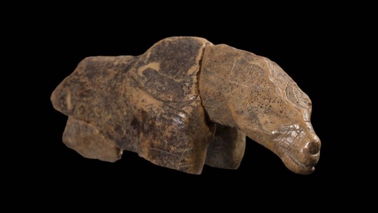 резная фигурка, древнее животное